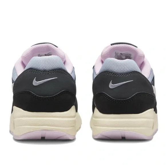 Nike Air Max 1Black and Pink Sneakers